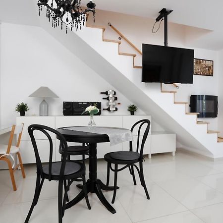 Gorgeous 2 Bedroom Duplex In City Center بوخارست المظهر الخارجي الصورة