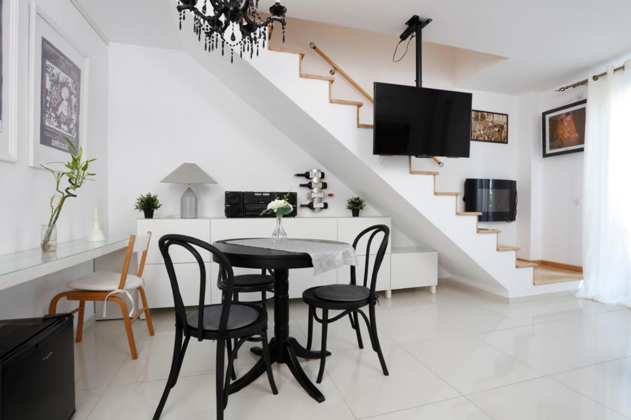 Gorgeous 2 Bedroom Duplex In City Center بوخارست المظهر الخارجي الصورة